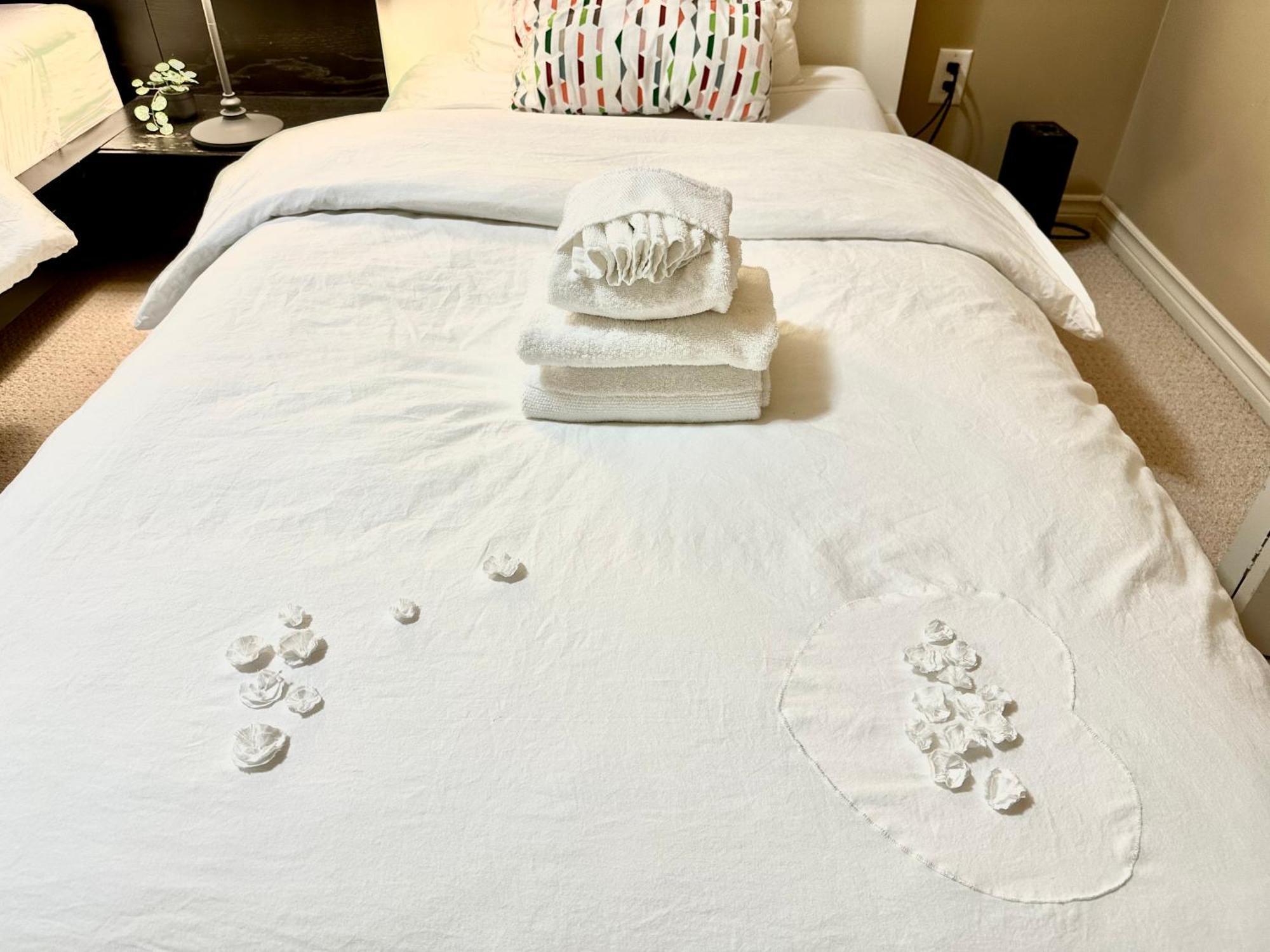 Scorpio House Langley Room B Экстерьер фото