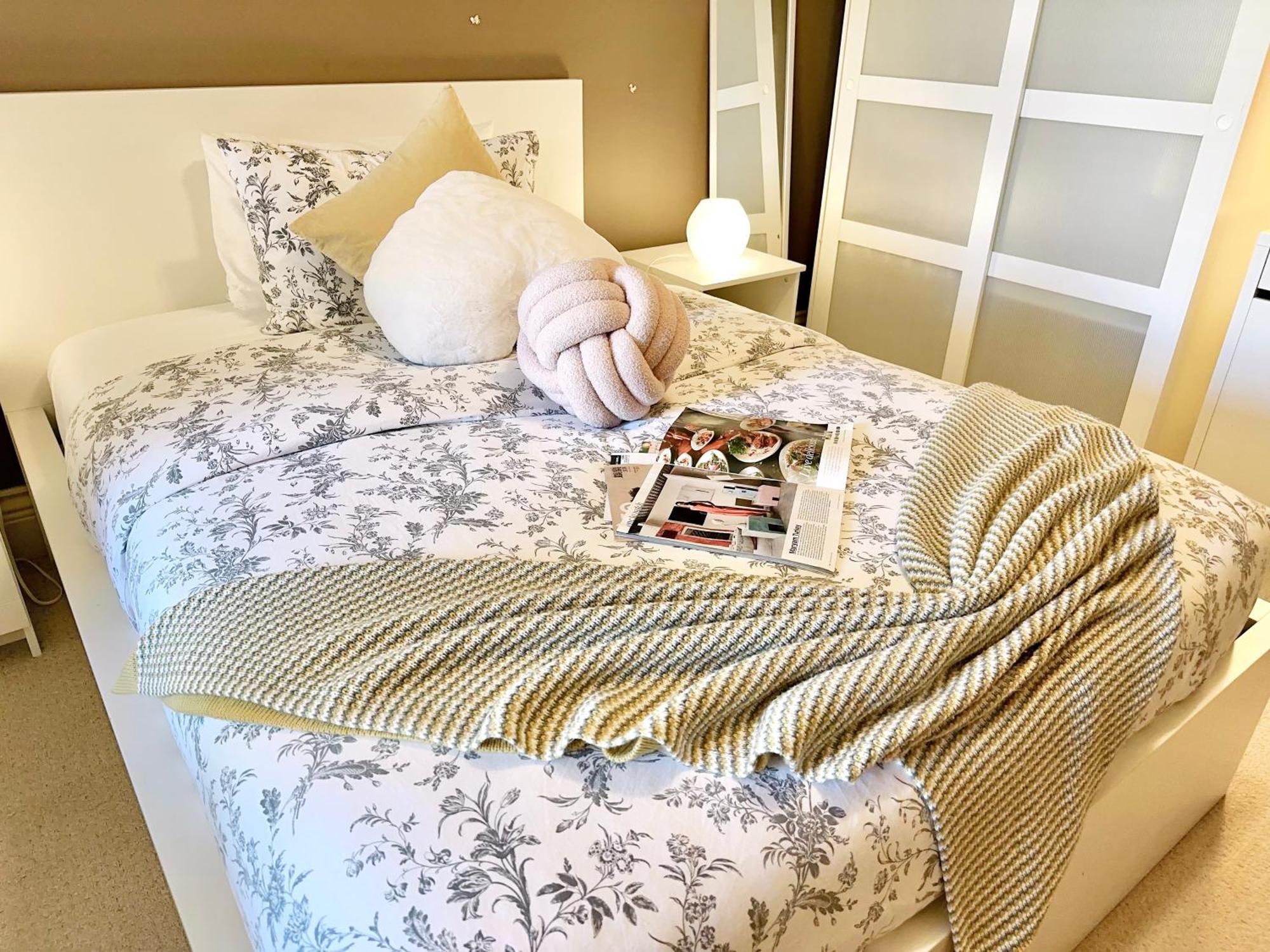 Scorpio House Langley Room B Экстерьер фото